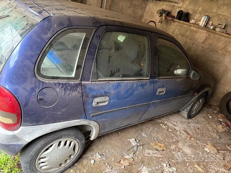 Usata Opel Corsa 75 CV (55 kW) 2005 Blu Berlina