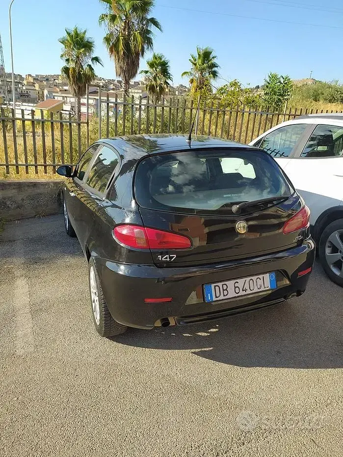 Usata Alfa Romeo 147 120 CV (88 kW) 2007 Nero Utilitaria