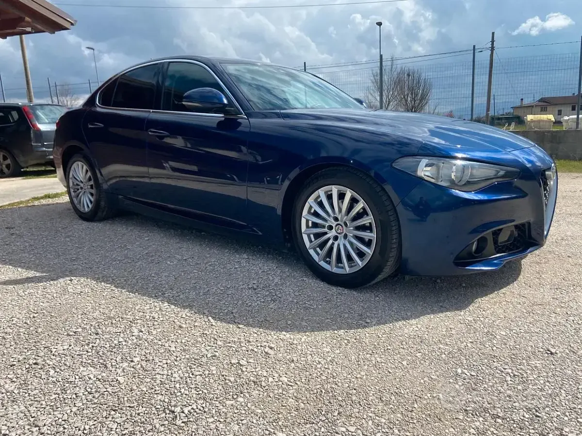 Usata Alfa Romeo Giulia 180 CV (132 kW) 2017 Blu Berlina