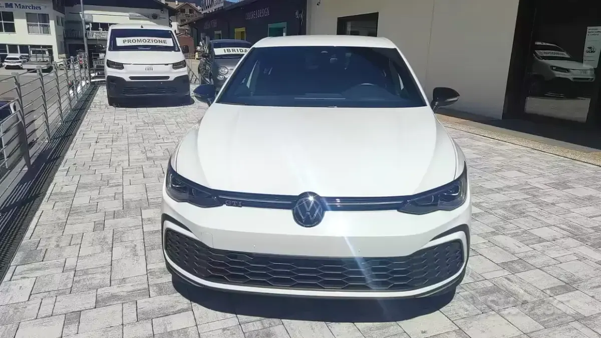Usata VW Golf VIII GTI 245 CV (180 kW) 2024 Bianco Berlina