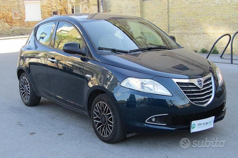 Usata Lancia Ypsilon 69 CV (50 kW) 2015 Verde Utilitaria