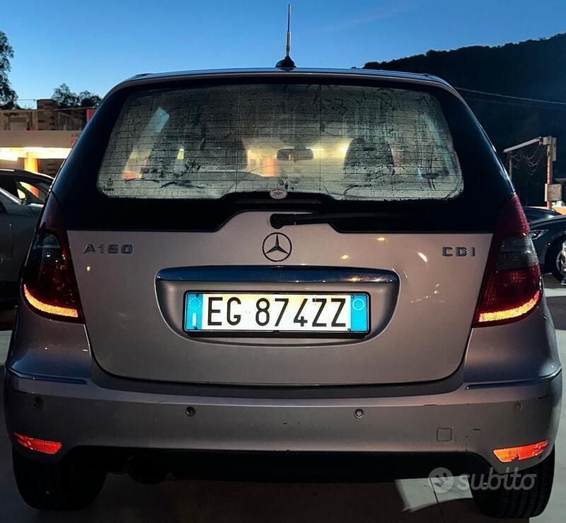 Usata Mercedes A180 95 CV (69 kW) 2011 Grigio Utilitaria