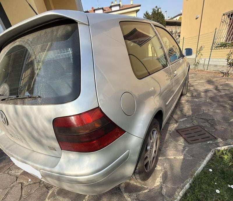 Usata VW Golf IV Comfortline 110 CV (80 kW) 2001 Argento Berlina