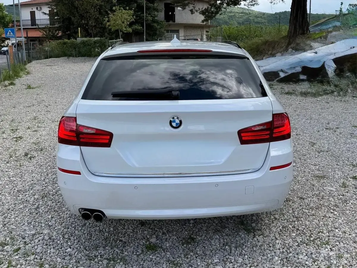 Usata BMW 525 Comfort Edition 217 CV (159 kW) 2013 Bianco Station wagon