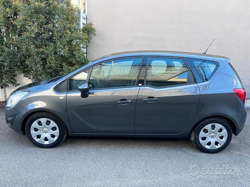 Usata Opel Meriva 95 CV (69 kW) 2011 Grigio Monovolume