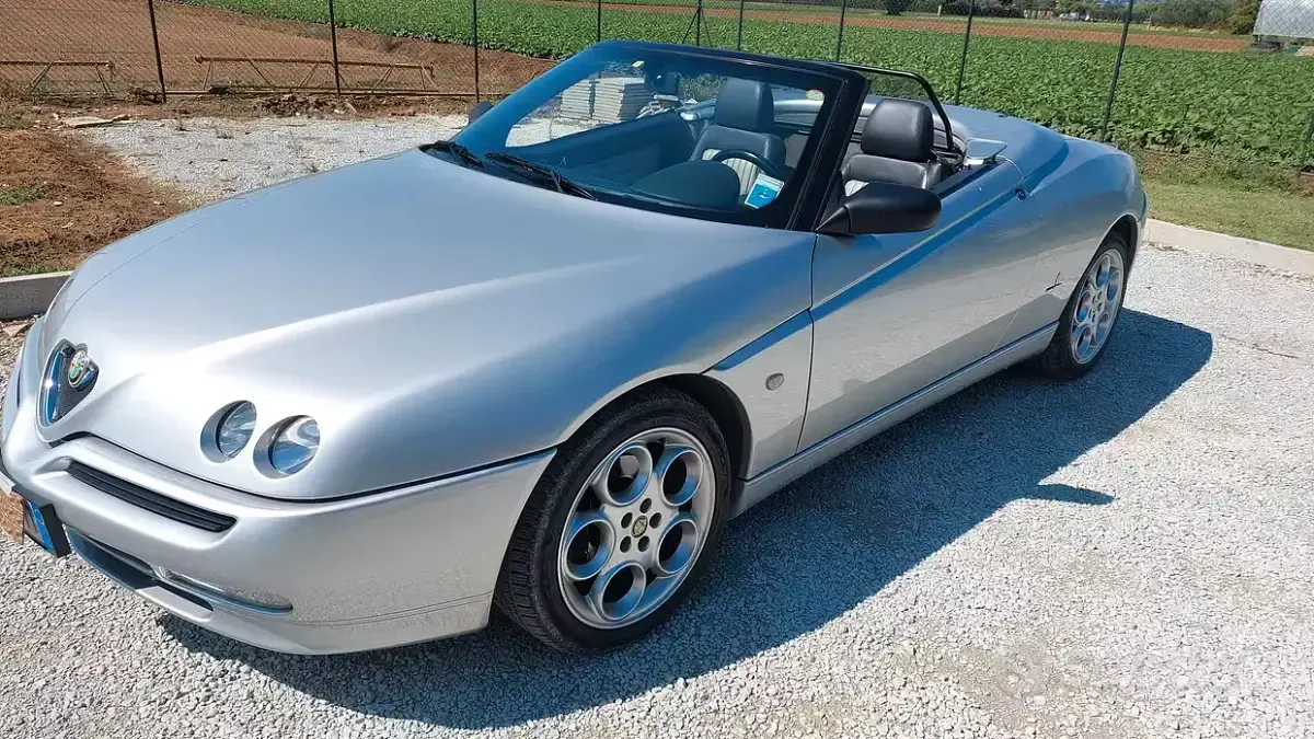Usata Alfa Romeo Spider 150 CV (110 kW) 2004 Grigio Cabrio