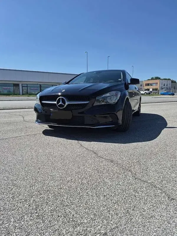 Usata Mercedes CLA180 Shooting Brake 109 CV (80 kW) 2017 Nero Station wagon