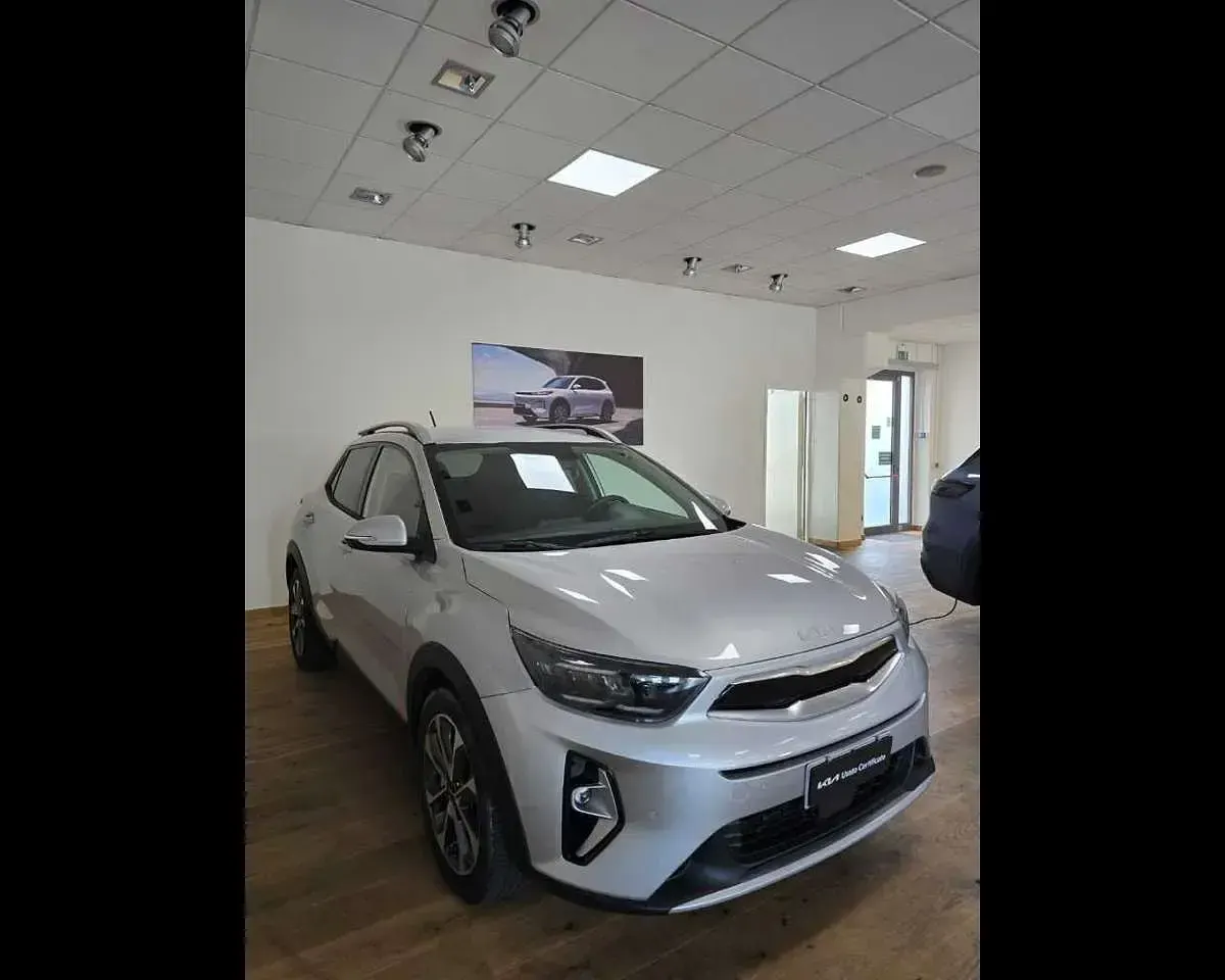 Usata Kia Stonic Style 99 CV (72 kW) 2023 Argento SUV