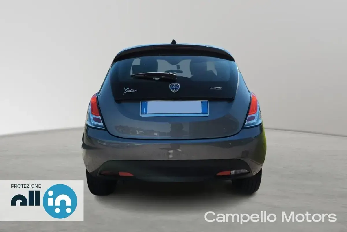 Usata Lancia Ypsilon Silver 69 CV (50 kW) 2023 Grigio pietra metallizzato Utilitaria