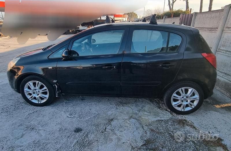Usata Opel Corsa 90 CV (66 kW) 2007 Nero Berlina