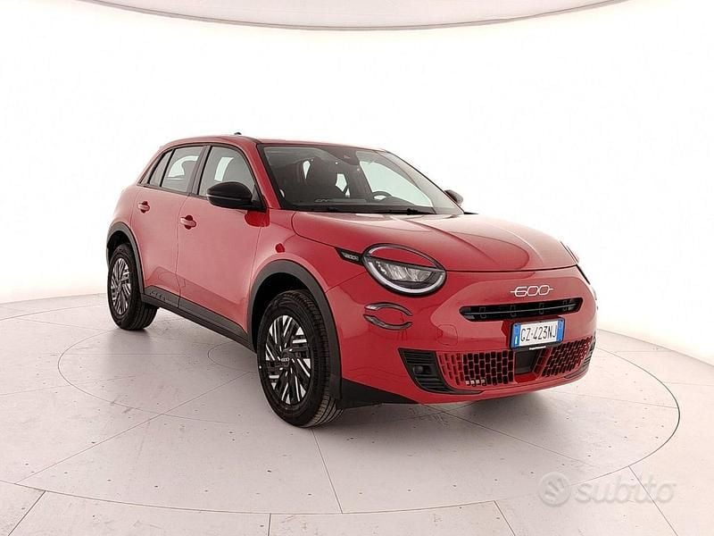 Nuova Fiat 600 Pop 145 CV (106 kW) 2025 Rosso SUV