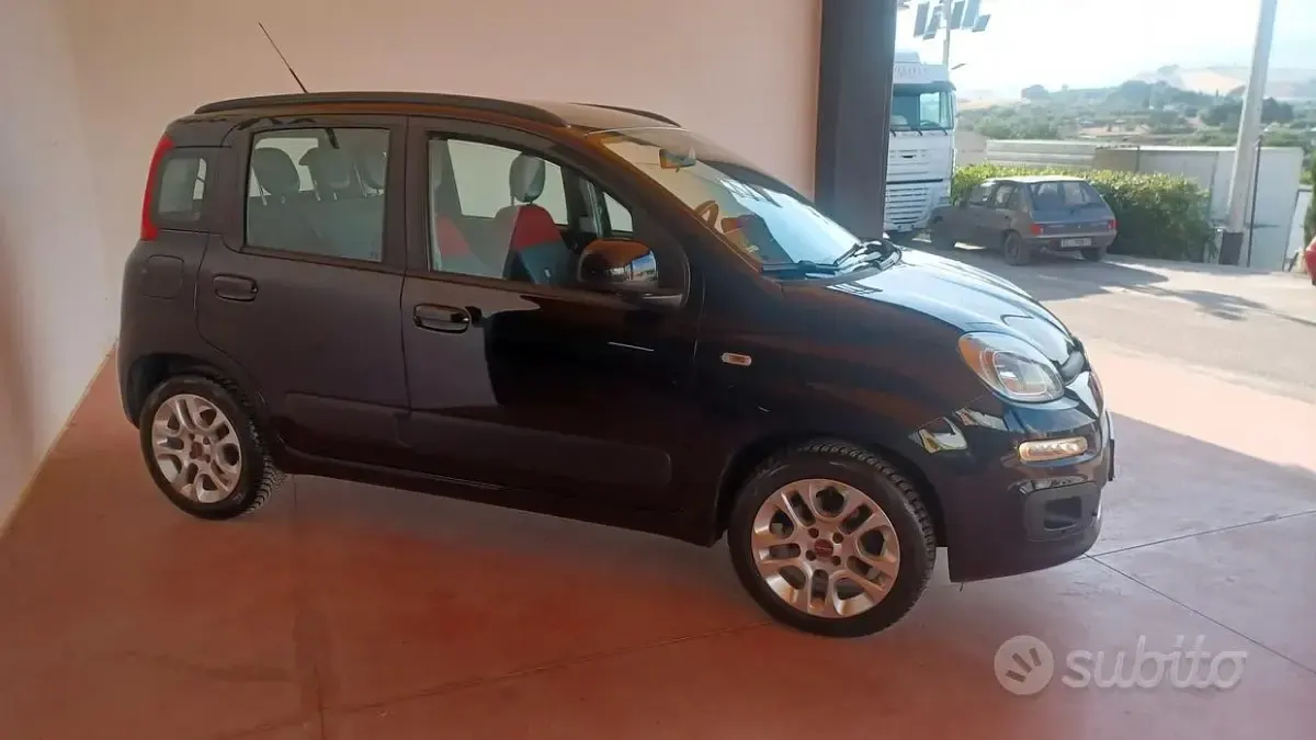 Usata Fiat Panda Lounge 69 CV (50 kW) 2016 Nero Utilitaria
