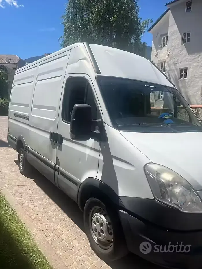 Usata Iveco Daily 106 CV (77 kW) 2015 Berlina
