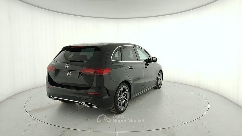 Nuova Mercedes B180 116 CV (85 kW) 2026 Nero Monovolume