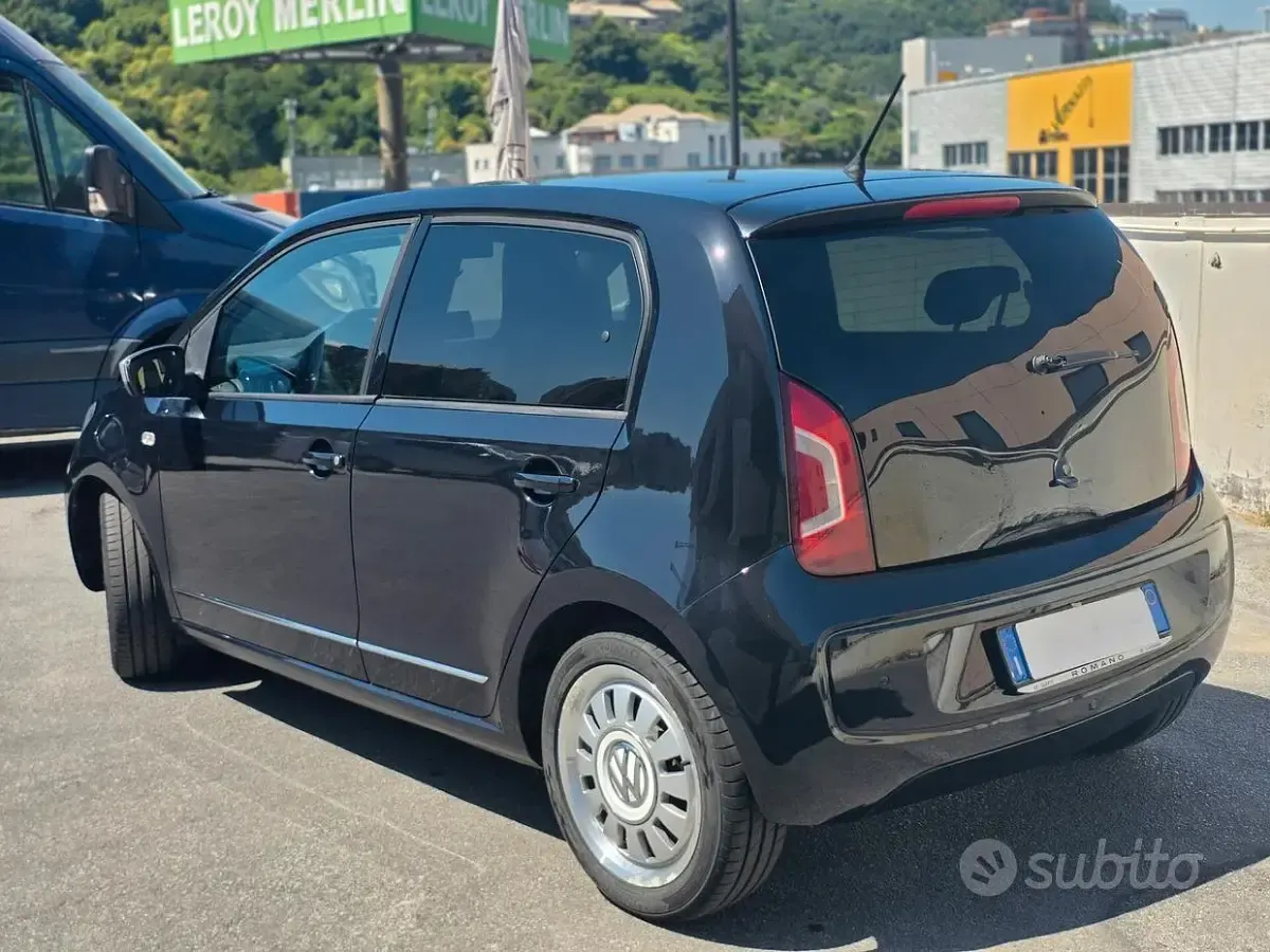 Usata VW up! Highline 75 CV (55 kW) 2016 Nero Utilitaria