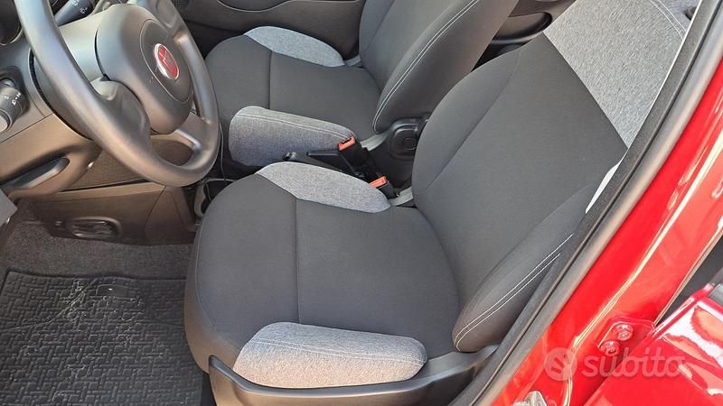 Usata Fiat Panda City Life 69 CV (50 kW) 2021 Rosso Utilitaria