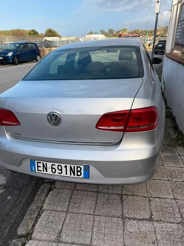 Usata VW Passat 105 CV (77 kW) 2012 Berlina