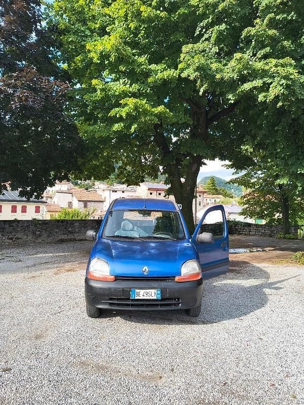Blu Usata 1999 Renault Kangoo Monovolume | 1300 € (Buon prezzo) - Immagine 1/4