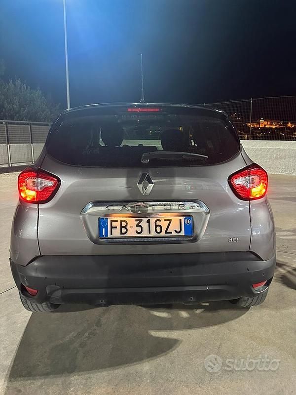 Usata Renault Captur 90 CV (66 kW) 2016 Grigio SUV