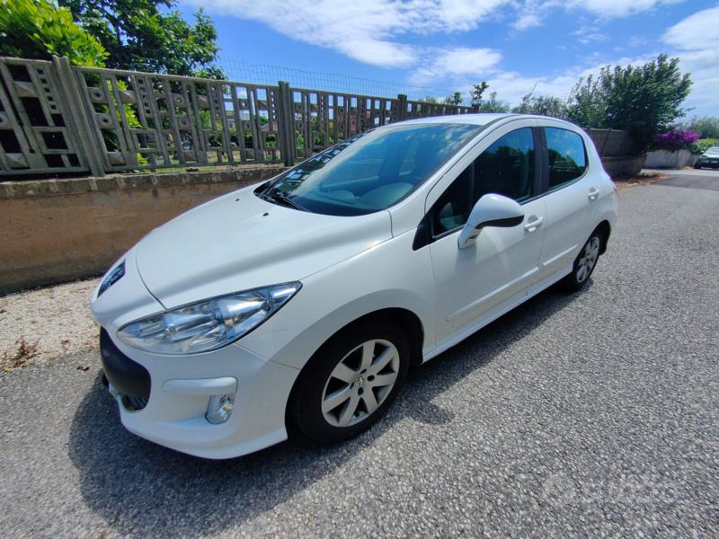 Bianco Usata 2011 Peugeot 308 Due volumi | 1900 € (Ottimo prezzo) - Immagine 1/4