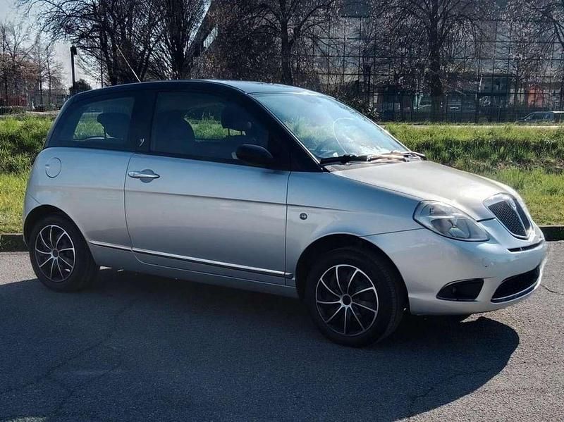 Usata Lancia Ypsilon 95 CV (69 kW) 2007 Argento/nero Utilitaria