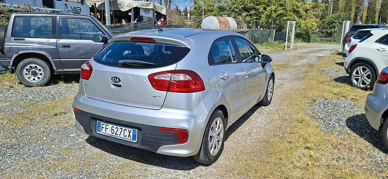Usata Kia Rio 84 CV (61 kW) 2016 Grigio Utilitaria