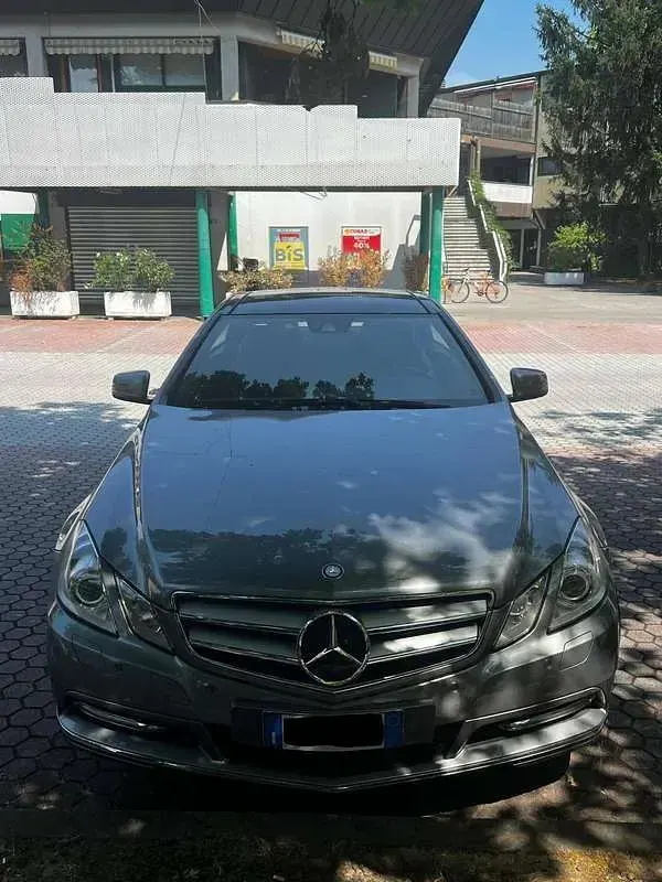 Usata Mercedes E250 204 CV (150 kW) 2013 Grigio Coupé