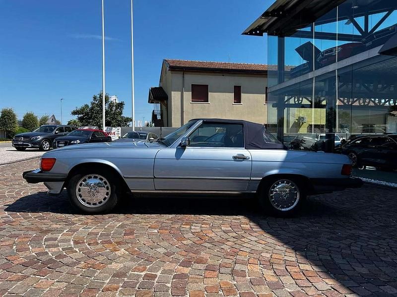 Usata Mercedes 560 232 CV (170 kW) 1989 Azzurro Cabrio