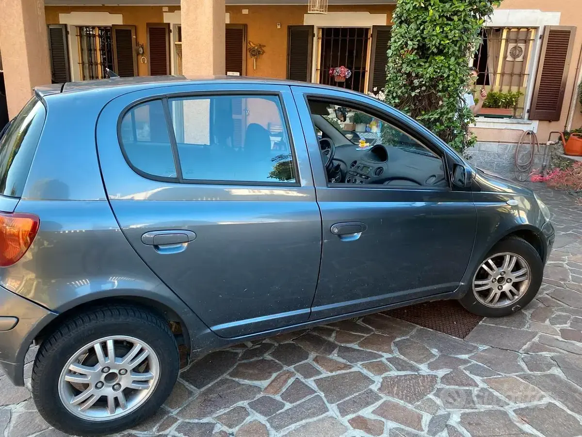 Usata Toyota Yaris 65 CV (47 kW) 2005 Berlina