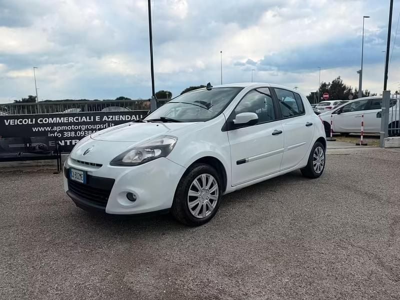 Usata Renault Clio II Dynamique 58 CV (42 kW) 2010 Bianco Berlina