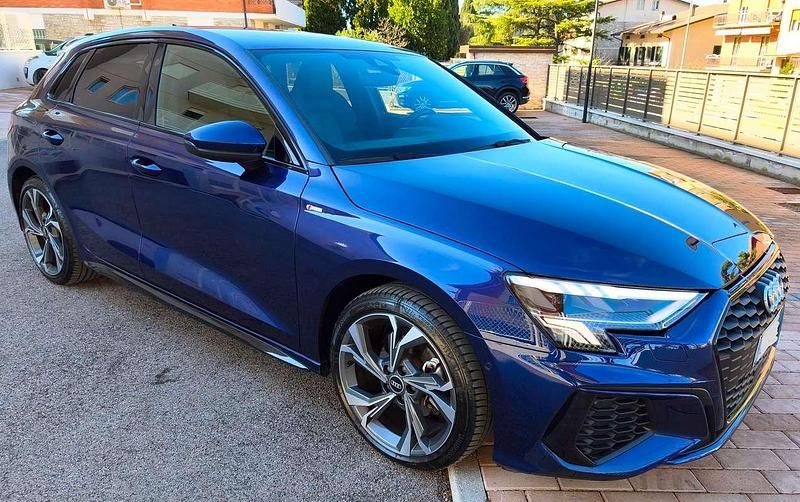 Usata Audi A3 S-Line 150 CV (110 kW) 2022 Blu/azzurro Berlina