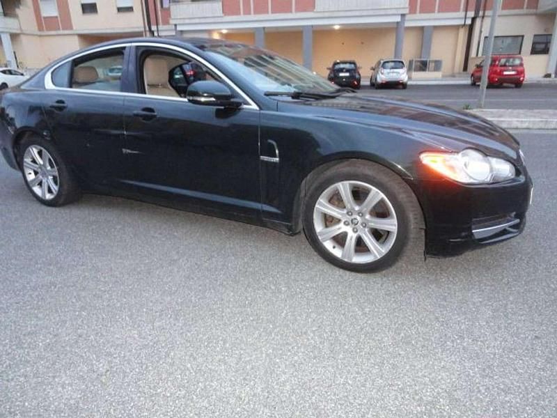 Nero Usata 2010 Jaguar XF Premium Luxury Tre volumi | 6500 € (Buon prezzo) - Immagine 1/4