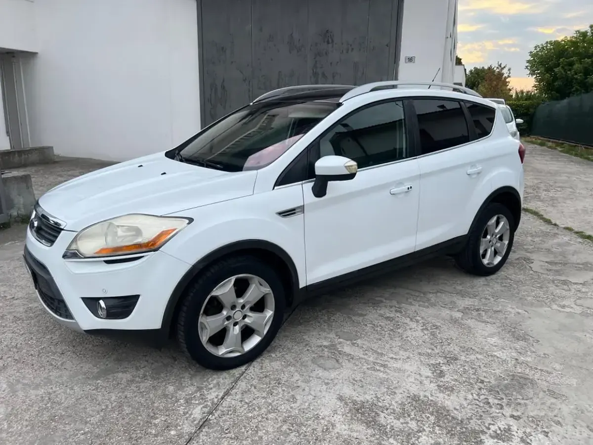 Usata Ford Kuga 163 CV (119 kW) 2011 Bianco SUV