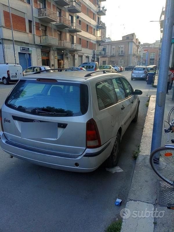 Usata Ford Focus 90 CV (66 kW) 2002 Grigio Station wagon