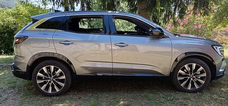 Usata Renault Austral Techno 131 CV (96 kW) 2023 Grigio SUV