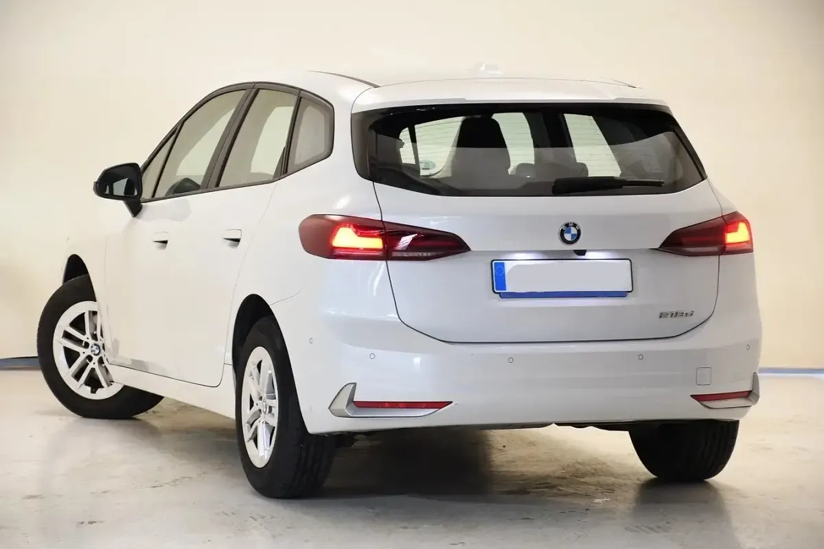 Usata BMW 218 Active Tourer 150 CV (110 kW) 2023 Mineralweiss metalizado Monovolume