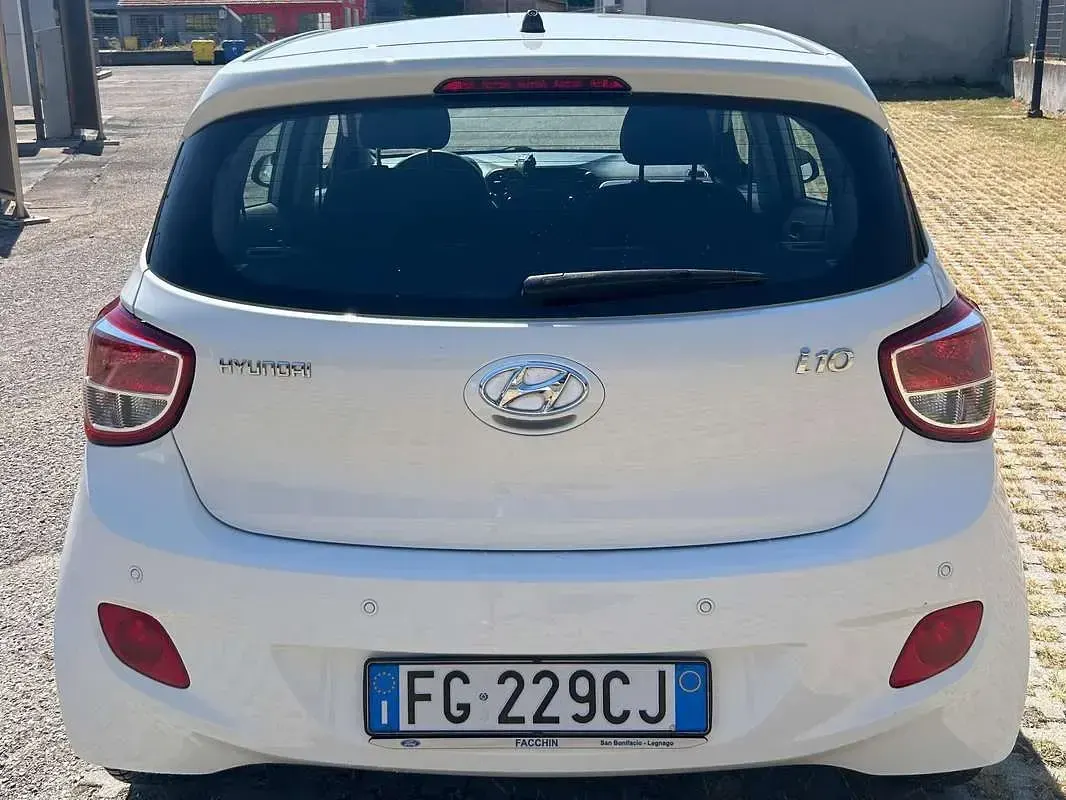 Usata Hyundai i10 67 CV (49 kW) 2016 Bianco Utilitaria