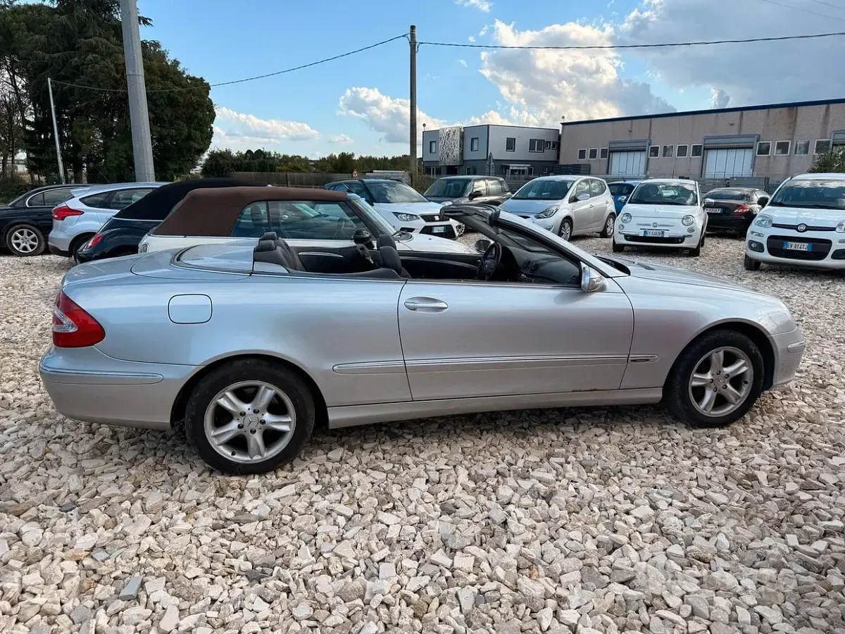 Usata Mercedes CLK200 163 CV (119 kW) 2006 Grigio Cabrio