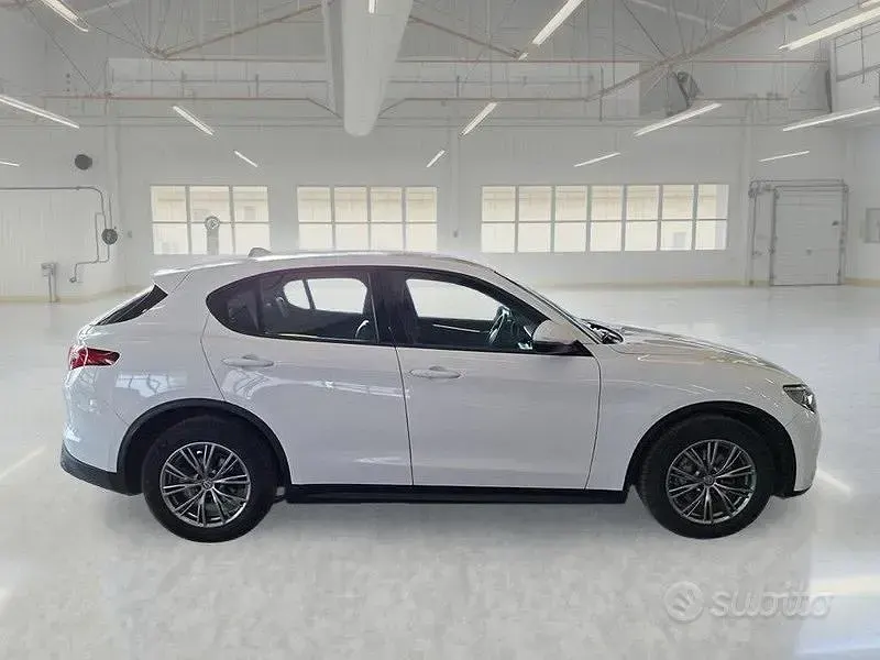 Usata Alfa Romeo Stelvio Business 160 CV (117 kW) 2021 Bianco SUV