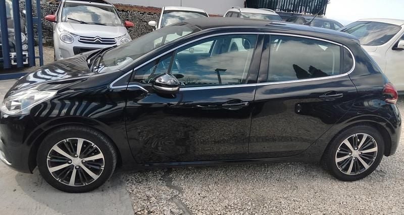 Usata Peugeot 208 Allure 74 CV (54 kW) 2018 Nero Utilitaria