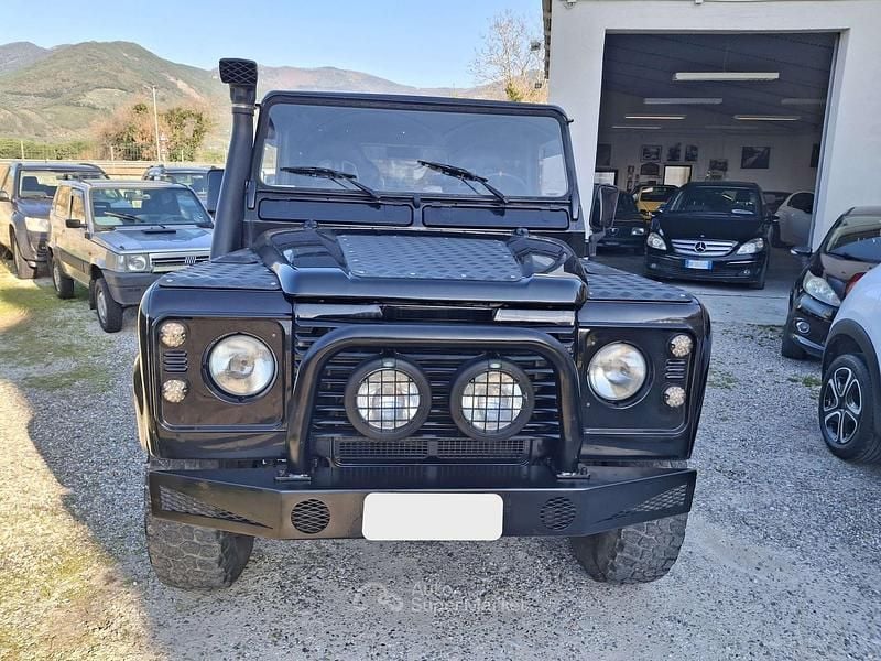 Usata Land Rover Defender 122 CV (89 kW) 1999 Nero Station wagon