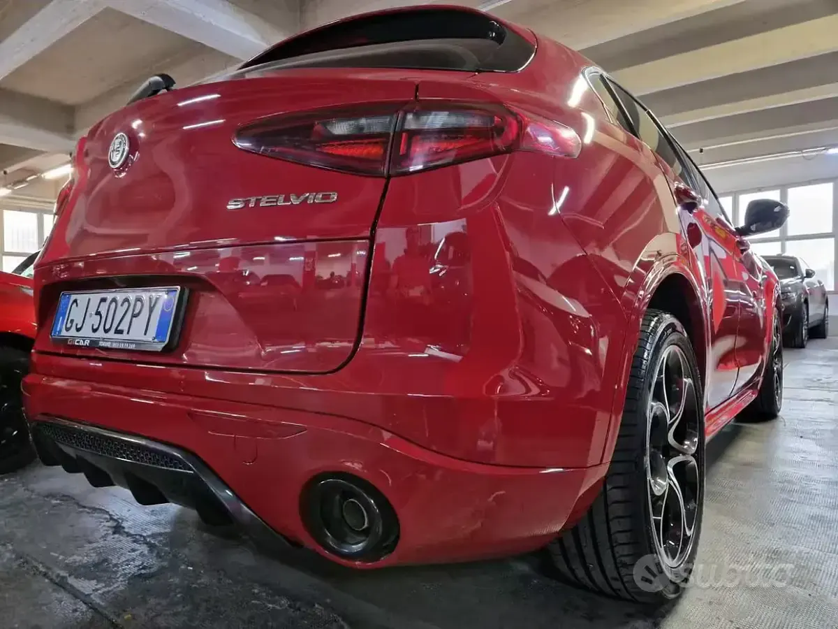 Usata Alfa Romeo Stelvio Veloce 209 CV (153 kW) 2022 Rosso SUV