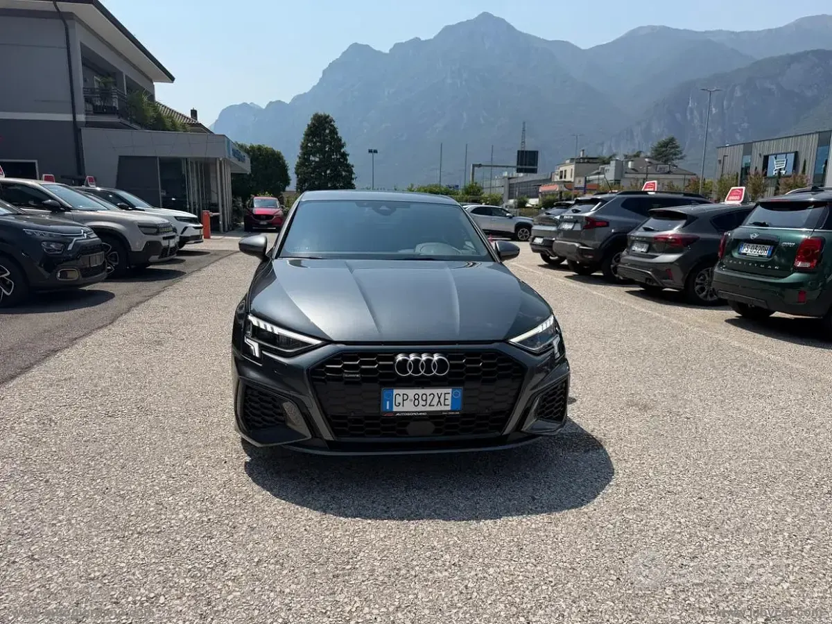 Usata Audi A3 S-Line 190 CV (139 kW) 2024 Grigio Berlina