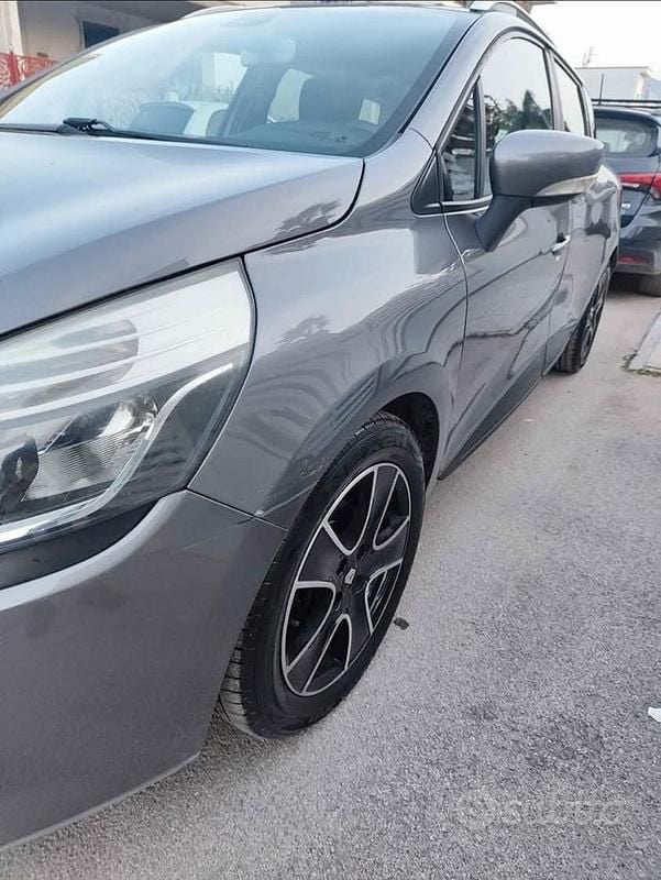 Occasion Renault Clio GrandTour 90 ch (66 kW) 2013 Gris Break