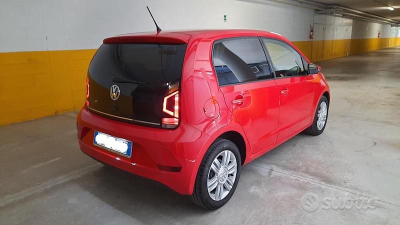 Usata VW up! Highline 68 CV (50 kW) 2017 Rosso Utilitaria