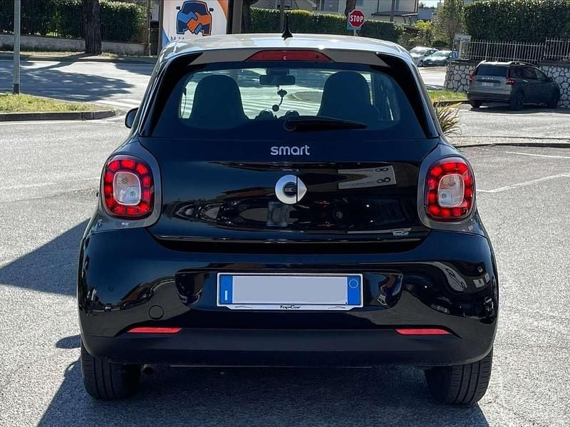 Usata Smart ForFour Prime 75 CV (55 kW) 2018 Nero Utilitaria