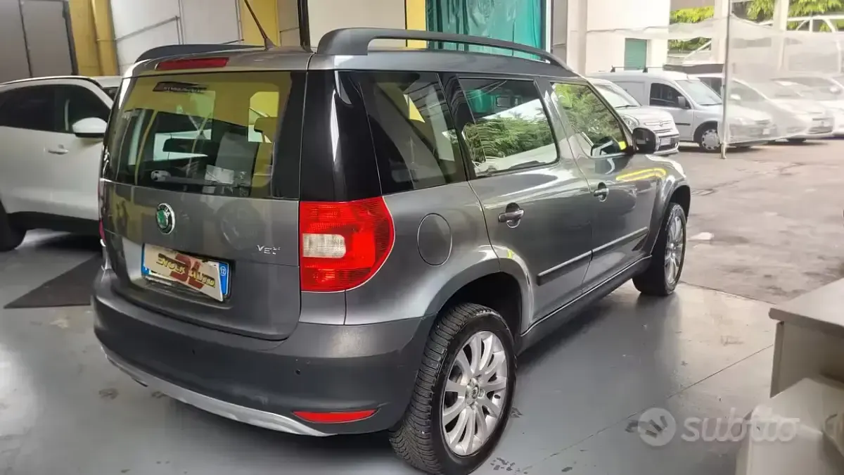 Usata Skoda Yeti Active 105 CV (77 kW) 2012 Grigio SUV