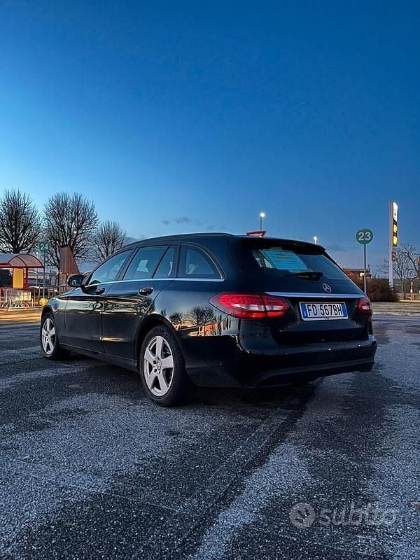 Usata Mercedes C180 116 CV (85 kW) 2016 Nero Station wagon