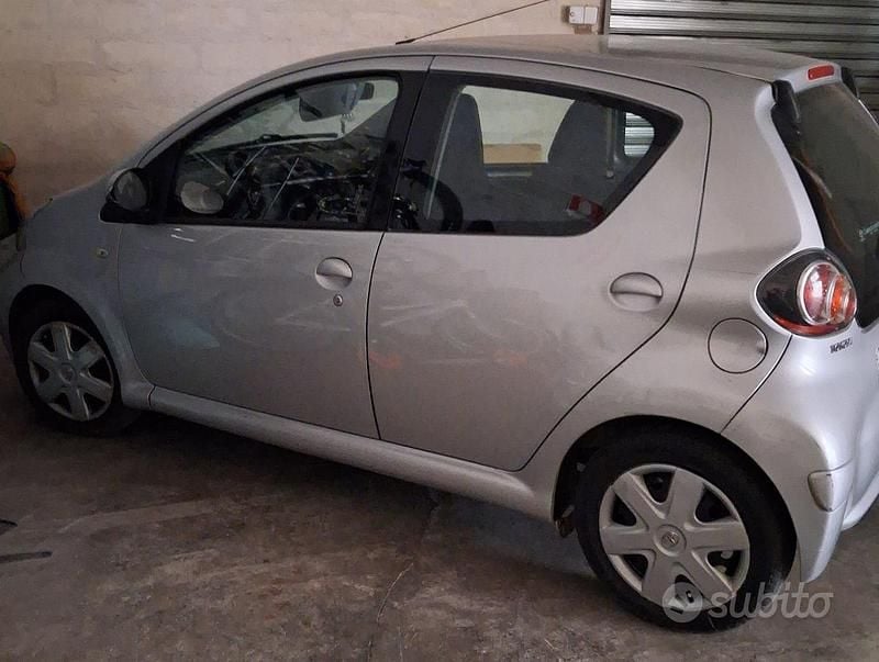 Usata Toyota Aygo 68 CV (50 kW) 2010 Grigio Utilitaria