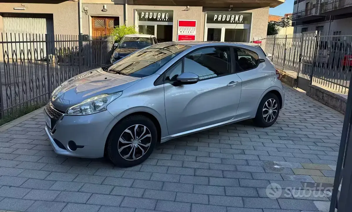 Usata Peugeot 208 Active 82 CV (60 kW) 2014 Grigio Utilitaria
